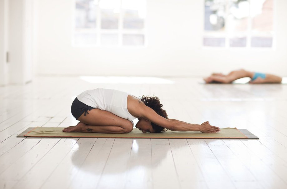 Yin Yoga & Journaling – ein achtsamer Raum für HSP und neurodivergente Menschen